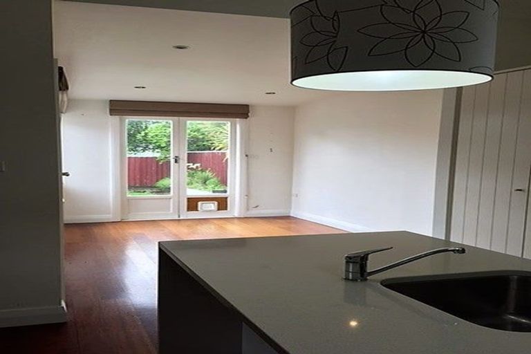 Photo of property in 127 Onepu Road, Lyall Bay, Wellington, 6022