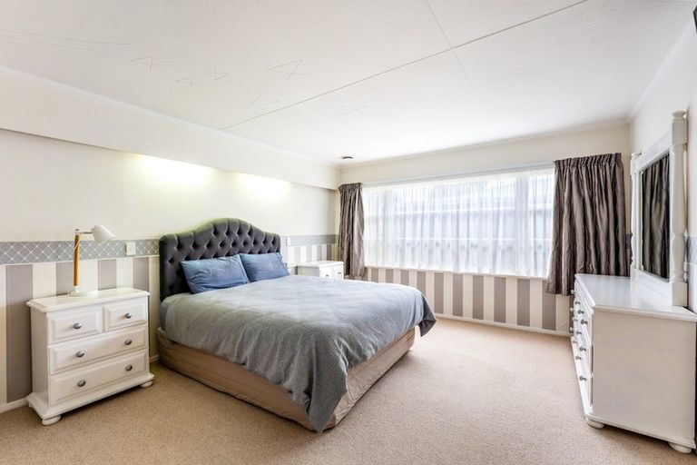 Photo of property in 33 Peel Place, Wainuiomata, Lower Hutt, 5014