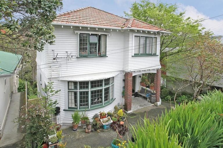 Photo of property in 98 Nairn Street, Mount Cook, Wellington, 6011