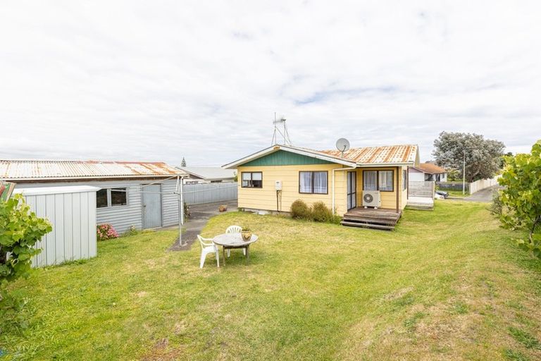 Photo of property in 8 Karyn Street, Castlecliff, Whanganui, 4501