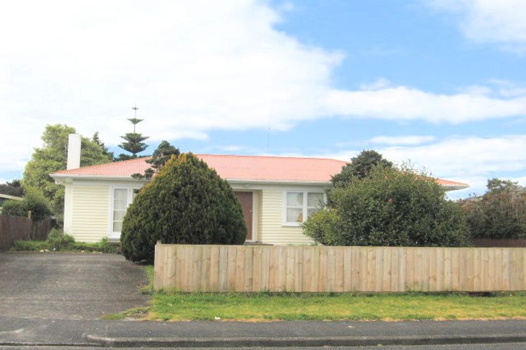 Photo of property in 12 Valentine Street, Papakura, 2110