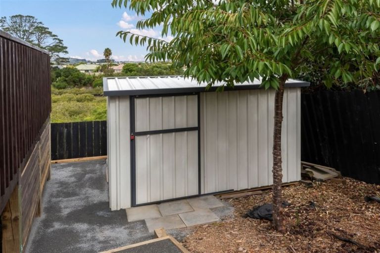 Photo of property in 122 Ennis Avenue, Pakuranga Heights, Auckland, 2010