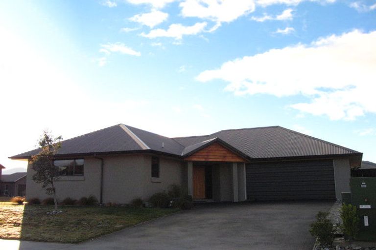 Photo of property in 1 Manorburn Place, Lake Hayes, Queenstown, 9304
