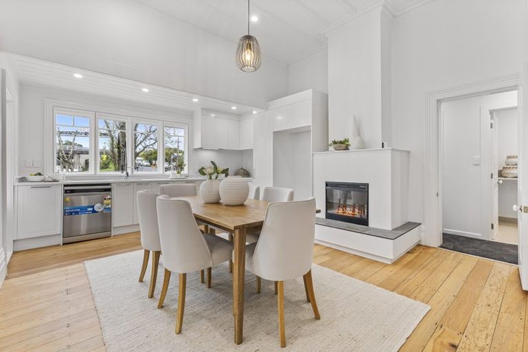 Photo of property in 25 Princes Street, Northcote Point, Auckland, 0627