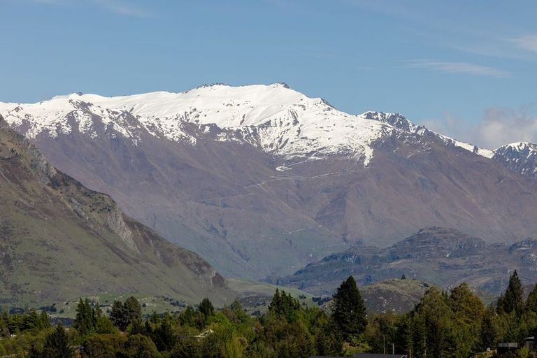 Photo of property in 7 Highfield Ridge, Wanaka, 9305