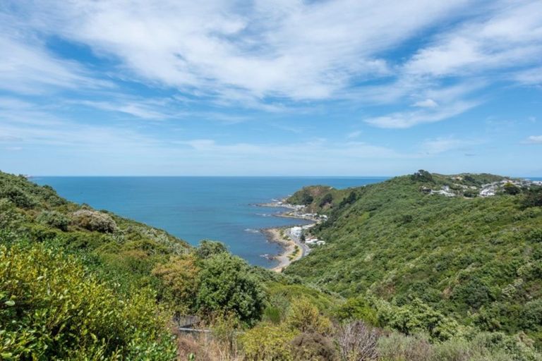 Photo of property in 2b Paratu Way, Strathmore Park, Wellington, 6022