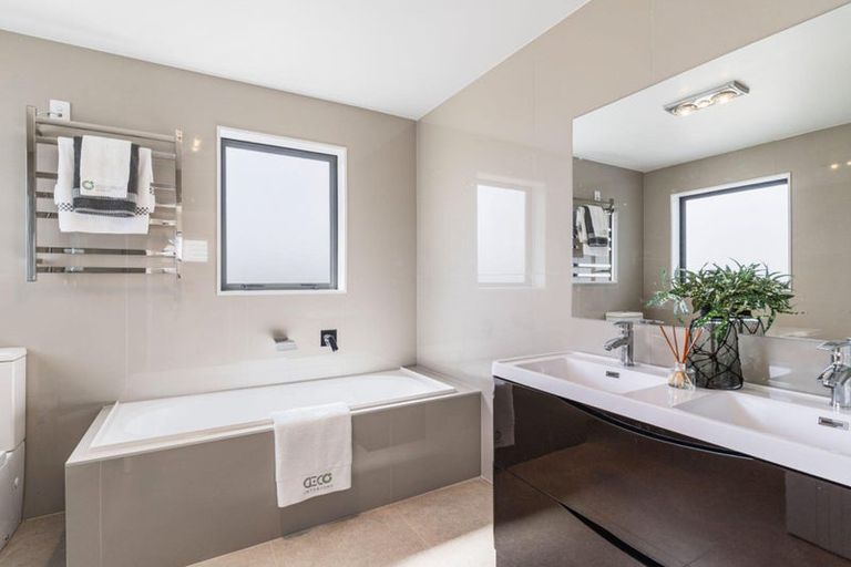 Photo of property in 28 Baumea Rise, Massey, Auckland, 0614