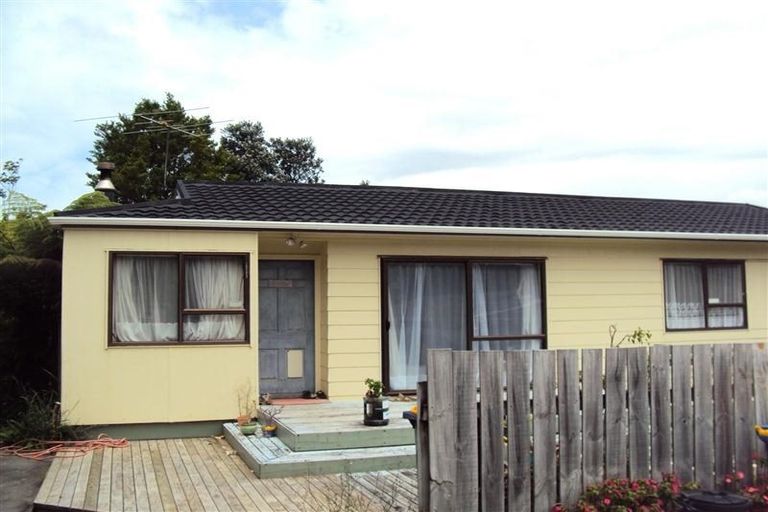 Photo of property in 20 Edgware Road, West Harbour, Auckland, 0618