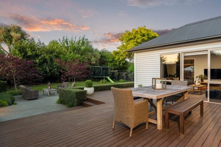 Photo of property in 40 Pitcairn Crescent, Bryndwr, Christchurch, 8053