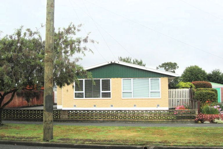 Photo of property in 64 Coopers Road, Dallington, Christchurch, 8061
