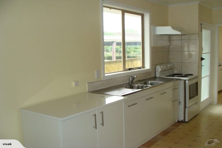 Photo of property in 90 Edgewater Drive, Pakuranga, Auckland, 2010