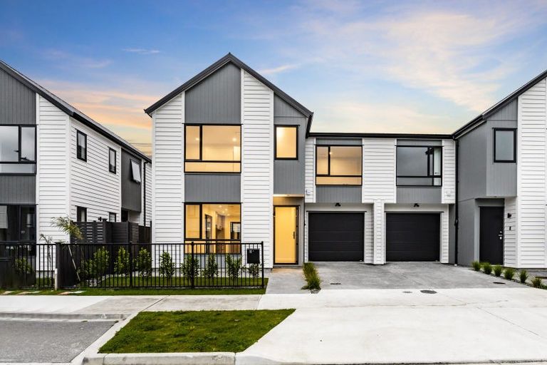 Photo of property in 10 Babos Avenue, Kumeu, 0810