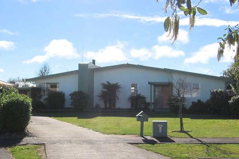 Photo of property in 14 Edwards Place, Terrace End, Palmerston North, 4410