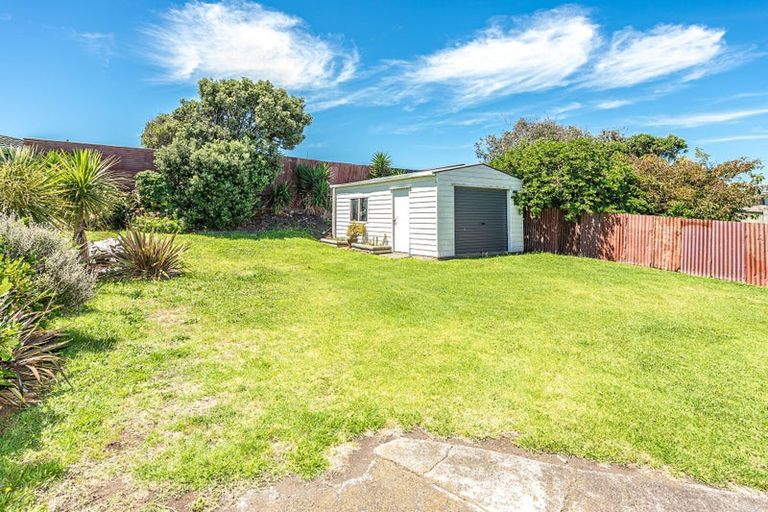 Photo of property in 18 Aotea Street, Castlecliff, Whanganui, 4501