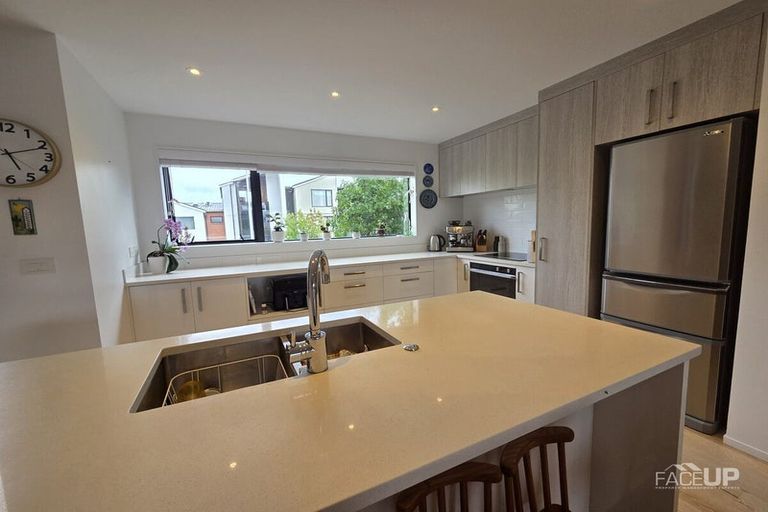 Photo of property in 78 Hobsonville Point Road, Hobsonville, Auckland, 0616