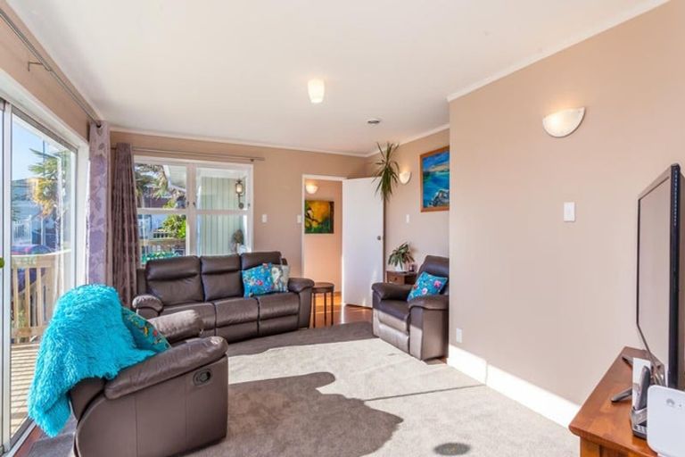Photo of property in 41 Sunvue Road, Glen Eden, Auckland, 0602