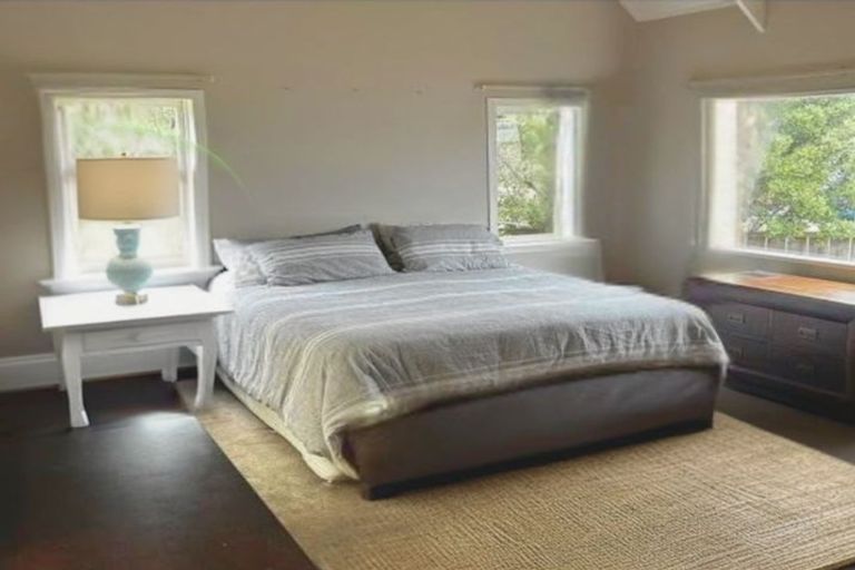 Photo of property in 28 Welland Place, Island Bay, Wellington, 6023