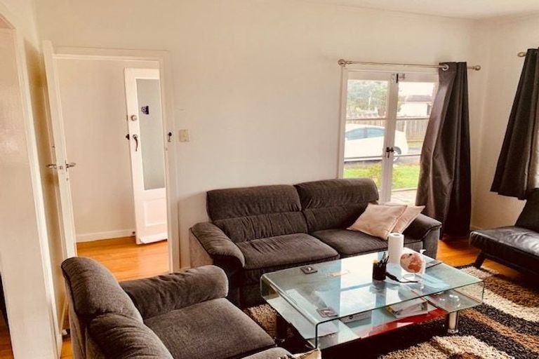 Photo of property in 32 Reid Road, New Lynn, Auckland, 0600