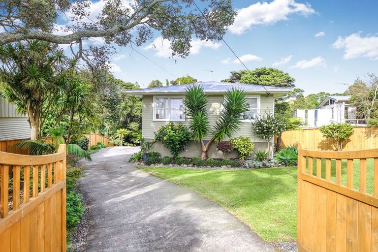 Photo of property in 34 South Lynn Road, Titirangi, Auckland, 0604