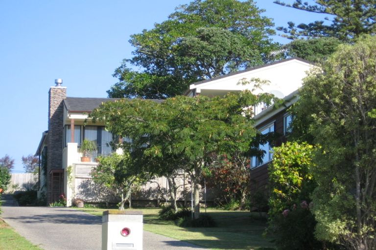 Photo of property in 10 Newhaven Terrace, Mairangi Bay, Auckland, 0630