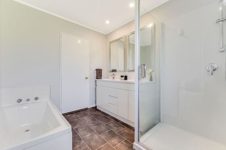 Photo of property in 215 Grandview Road, Grandview Heights, Hamilton, 3200