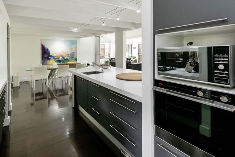 Photo of property in 21 Tanglewood Place, Cockle Bay, Auckland, 2014