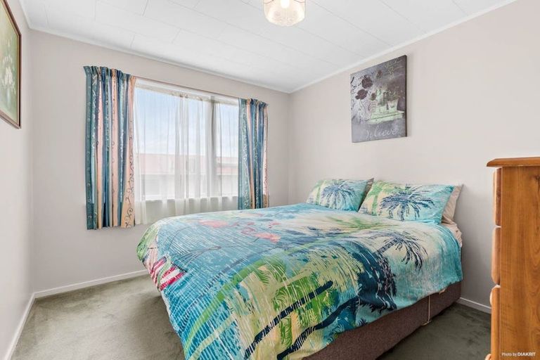 Photo of property in 240 Triangle Road, Massey, Auckland, 0614