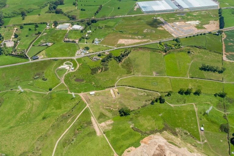 Photo of property in 338 Burtt Road, Runciman, Drury, 2578