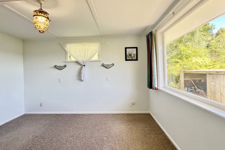 Photo of property in 18 Deller Grove, Silverstream, Upper Hutt, 5019