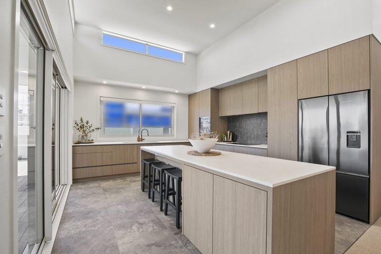 Photo of property in 63 Mangorei Road, Strandon, New Plymouth, 4312