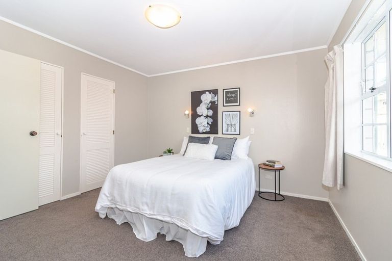 Photo of property in 1 Collier Place, Saint Johns Hill, Whanganui, 4501