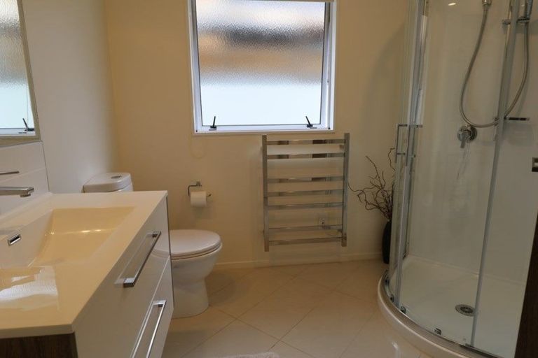 Photo of property in 212b Devonport Road, Tauranga, 3110