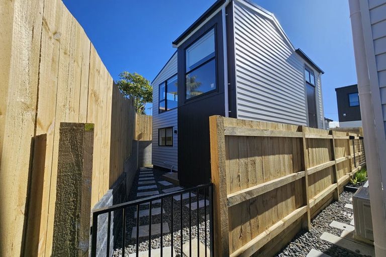 Photo of property in 4f Hepburn Road, Glendene, Auckland, 0602