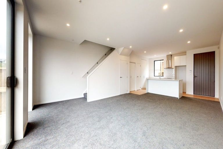 Photo of property in 12/62 Spenmoor Street, Newlands, Wellington, 6037