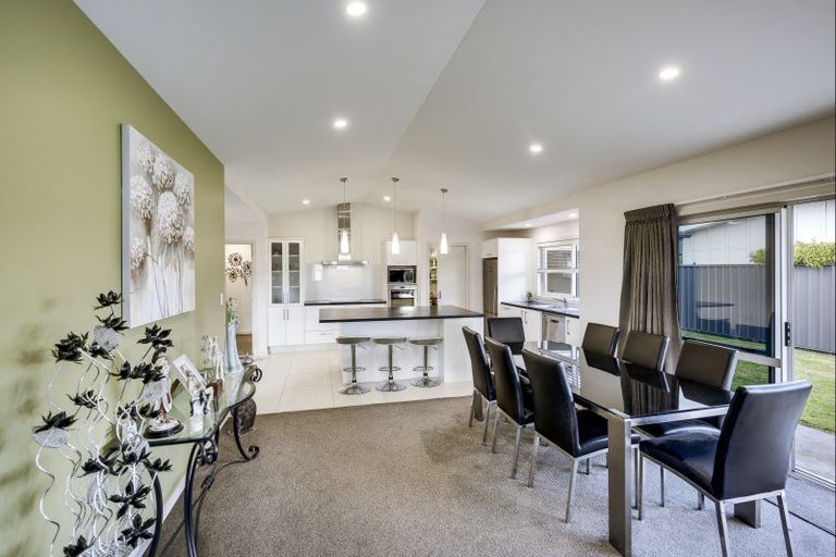 Photo of property in 10 Ohau Place, Poraiti, Napier, 4112