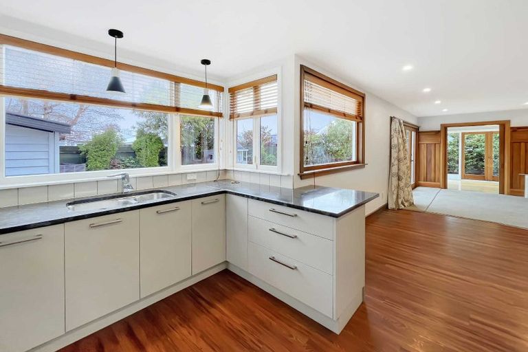 Photo of property in 17 Roosevelt Avenue, St Albans, Christchurch, 8014