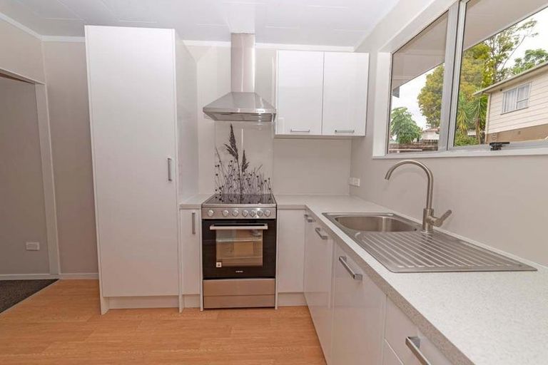 Photo of property in 2/63 Zita Maria Drive, Massey, Auckland, 0614