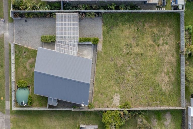 Photo of property in 7 Eruini Street, Waikanae Beach, Waikanae, 5036