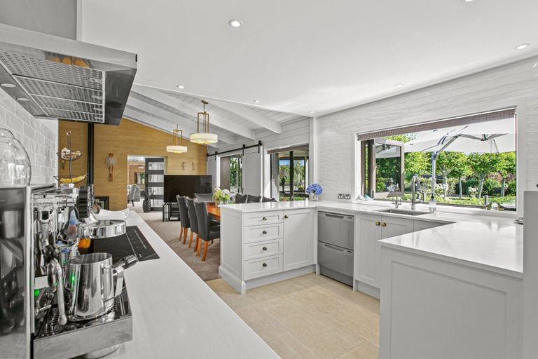 Photo of property in 36 Manutahi Road, Hillsborough, New Plymouth, 4372