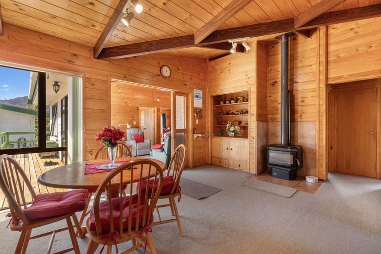 Photo of property in 17 Huia Street, Waikawa, Picton, 7220