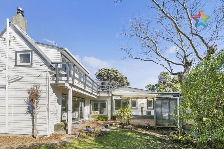 Photo of property in 30 Singers Road, Korokoro, Lower Hutt, 5012