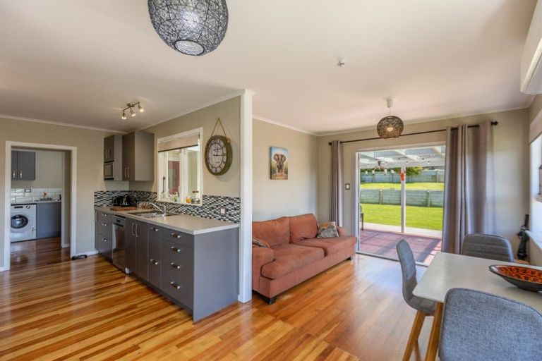 Photo of property in 4 Waverley Street, Waipawa, 4210