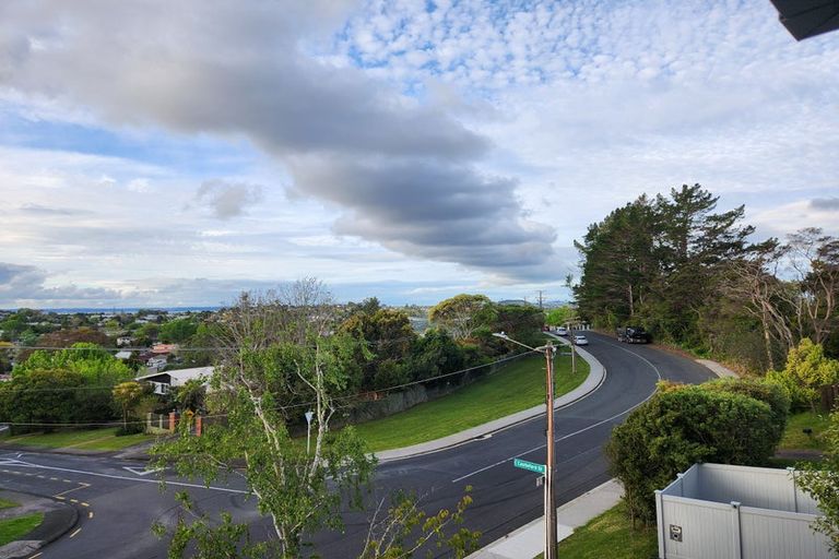 Photo of property in 2/84a Avonleigh Road, Green Bay, Auckland, 0604