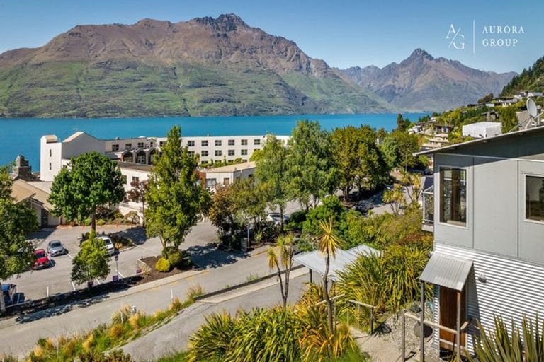 Photo of property in 10 Sainsbury Road, Fernhill, Queenstown, 9300