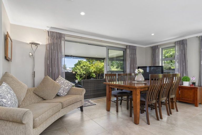 Photo of property in 16 Tranquil Grove, Omokoroa, 3114