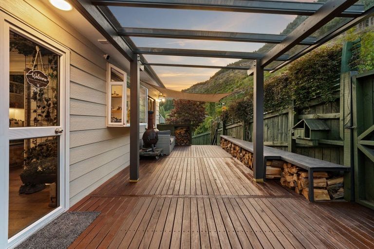 Photo of property in 2 Evergreen Place, Sunshine Bay, Queenstown, 9300