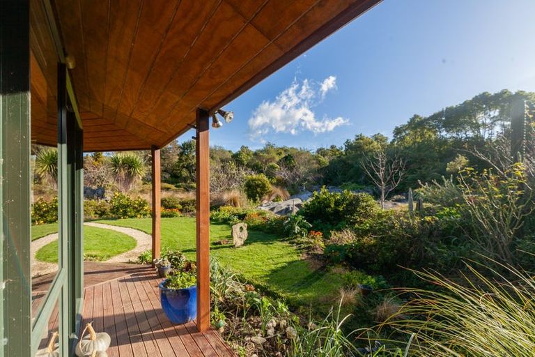 Photo of property in 10 Labyrinth Lane, Takaka, 7183