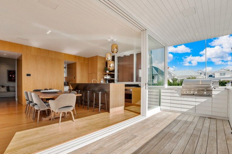 Photo of property in 215 Jervois Road, Herne Bay, Auckland, 1011