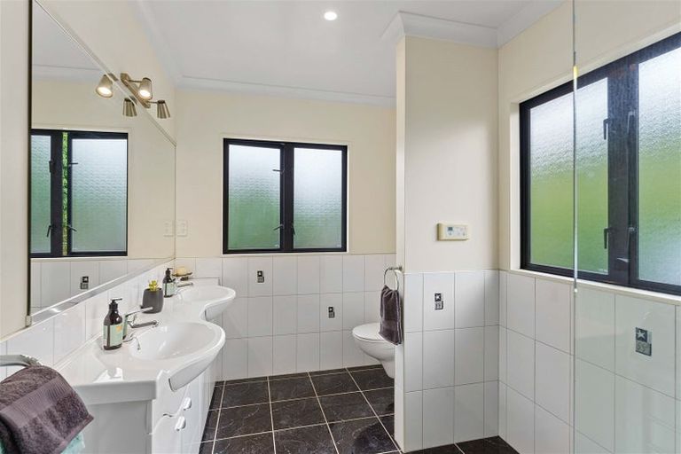 Photo of property in 37 Huia Street, Waikanae, 5036