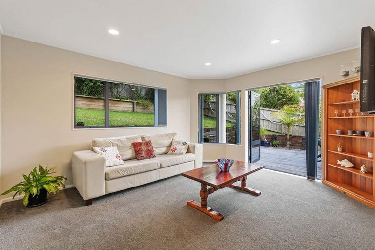 Photo of property in 5 Hanly Close, West Harbour, Auckland, 0618